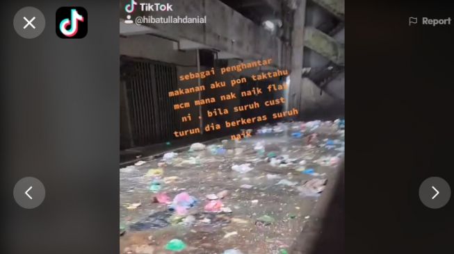 Ojol kirim makanan ke rusun penuh sampah. [TikTok/@hibatullahdanial]