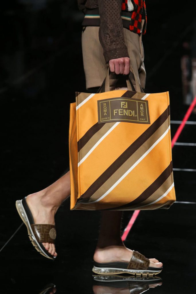 The 6 tote bags that need to be in your arsenal The 6 tote bags that need to be in your arsenal