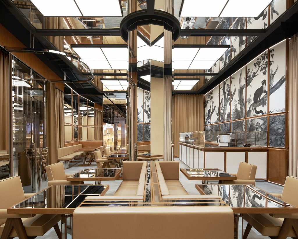 Burberry launches first luxury social store in Shenzhen Burberry launches first luxury social store in Shenzhen
