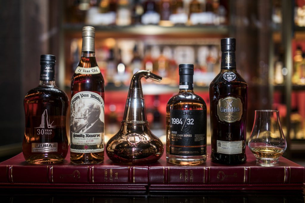 Whisky Bars in Singapore: Where to Drink the Best Whiskies Whisky Bars in Singapore: Where to Drink the Best Whiskies