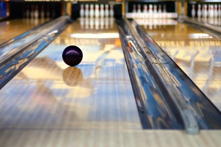 Hasil gambar untuk bermain bowling