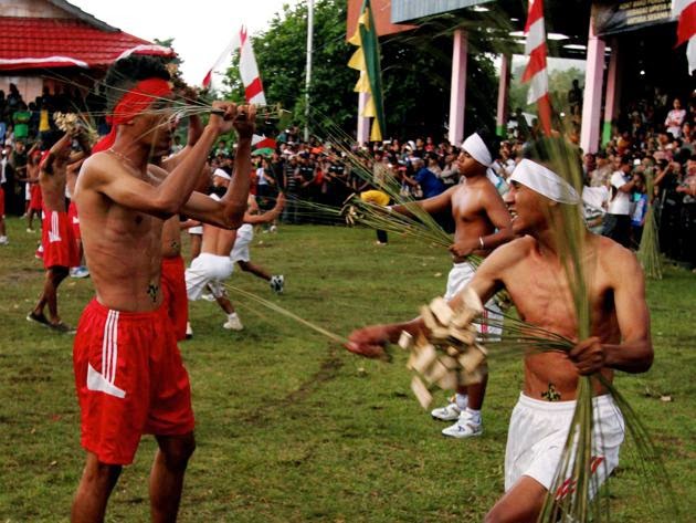tradisi dan kepercayaan di indonesia