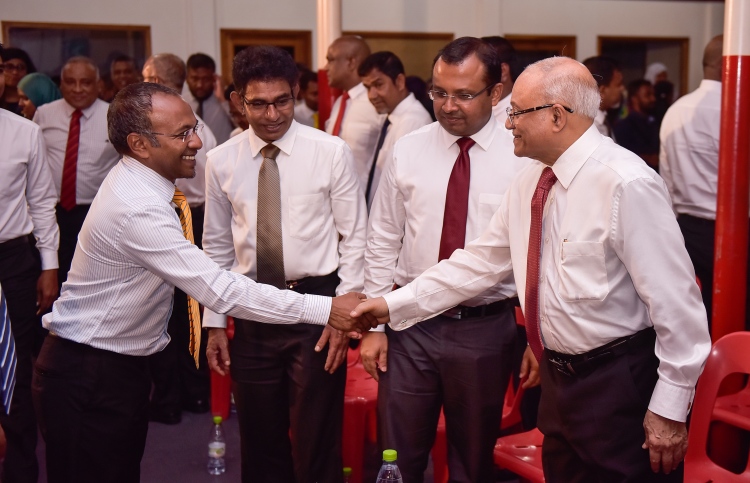 Raees Yameen ah thaaeedhu kurevvuneethee Maumoon rayyithun ge kibain maafah edhivadaigenfi