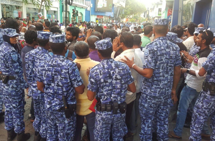 Evve ulhumuge haggu fuluhunge "mushuthereygai!"