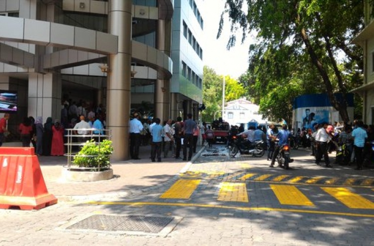 Mi muvazzafunnah "roalhi beylun", Insaafeh noon!