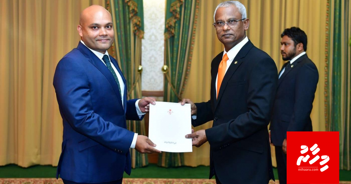 Raees offeehuge chief strategist ge magaamah Hoodh, Baeh office thakah state minister in ayyan koffi