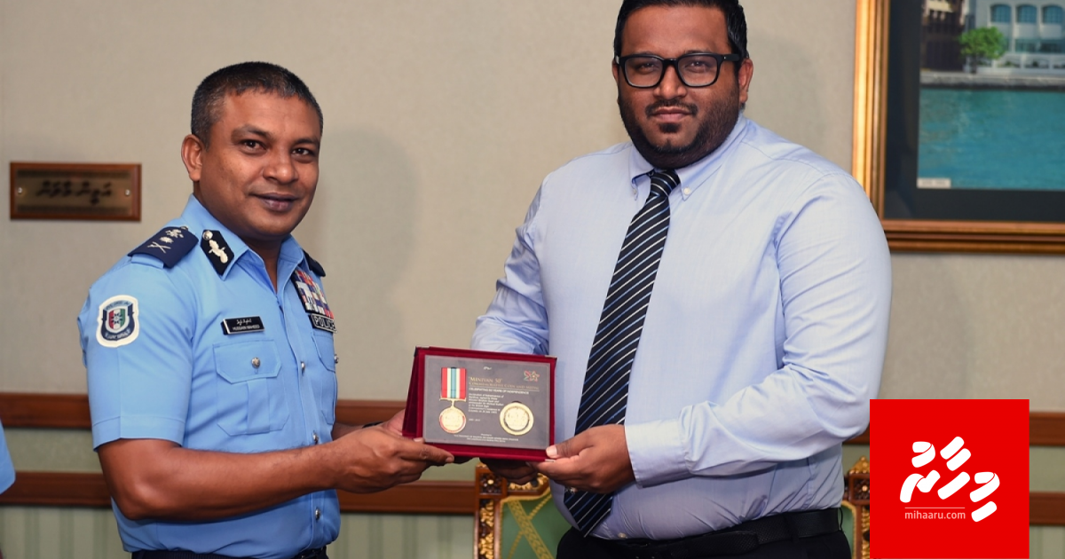 Adeeb aai Hussain Waheed ge reyvumakee Nazim ge siyaasee hayaaiy barubaadhu kollun: Vakeel