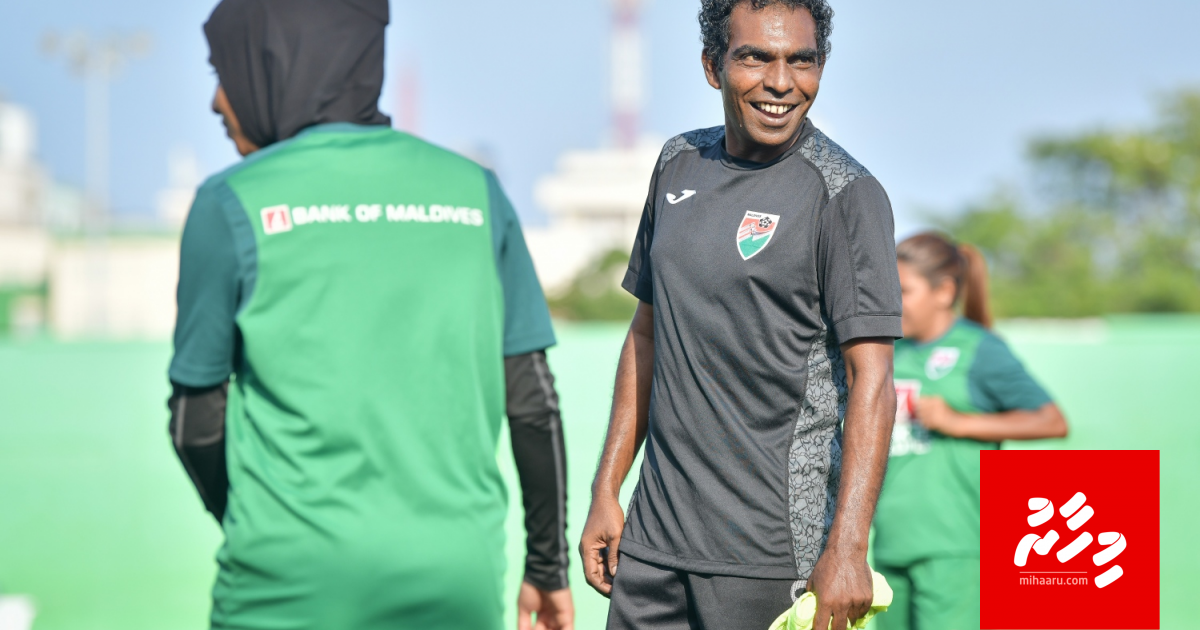 Anhen footboalha team aa medhu coach bodu uhmeedhehgai