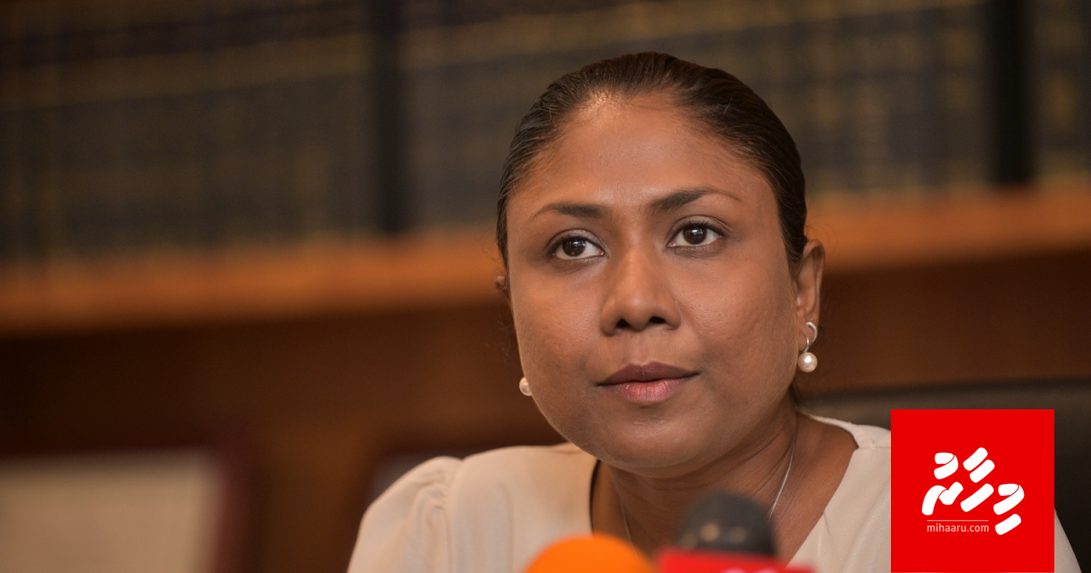 Hisan ge macchah bodethi thuhumathu thakeh, ekamaku ekan eyna dhogu kuravvaa!