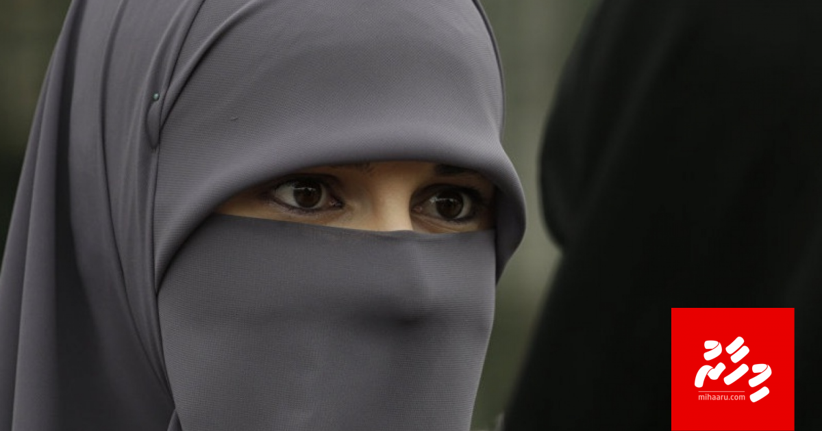 Moonu burugaa elhun manaakuran Lanka gai gaanooneh hadhanee