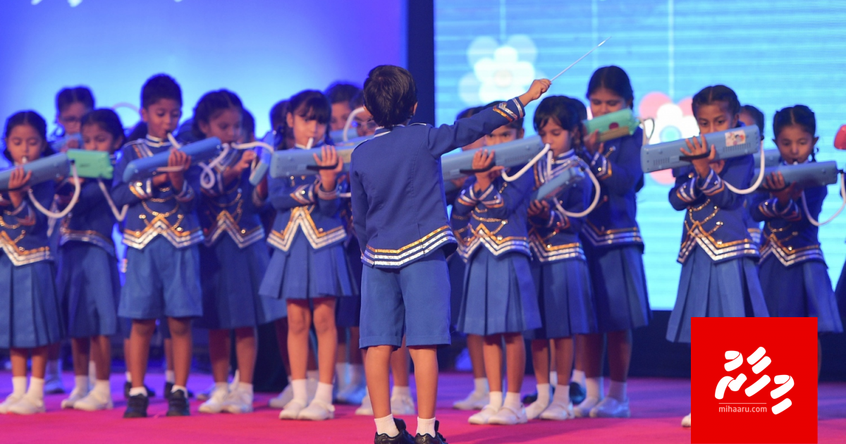 1 aharuge kudhin school ah vehdhun ragalheh noon: memberun