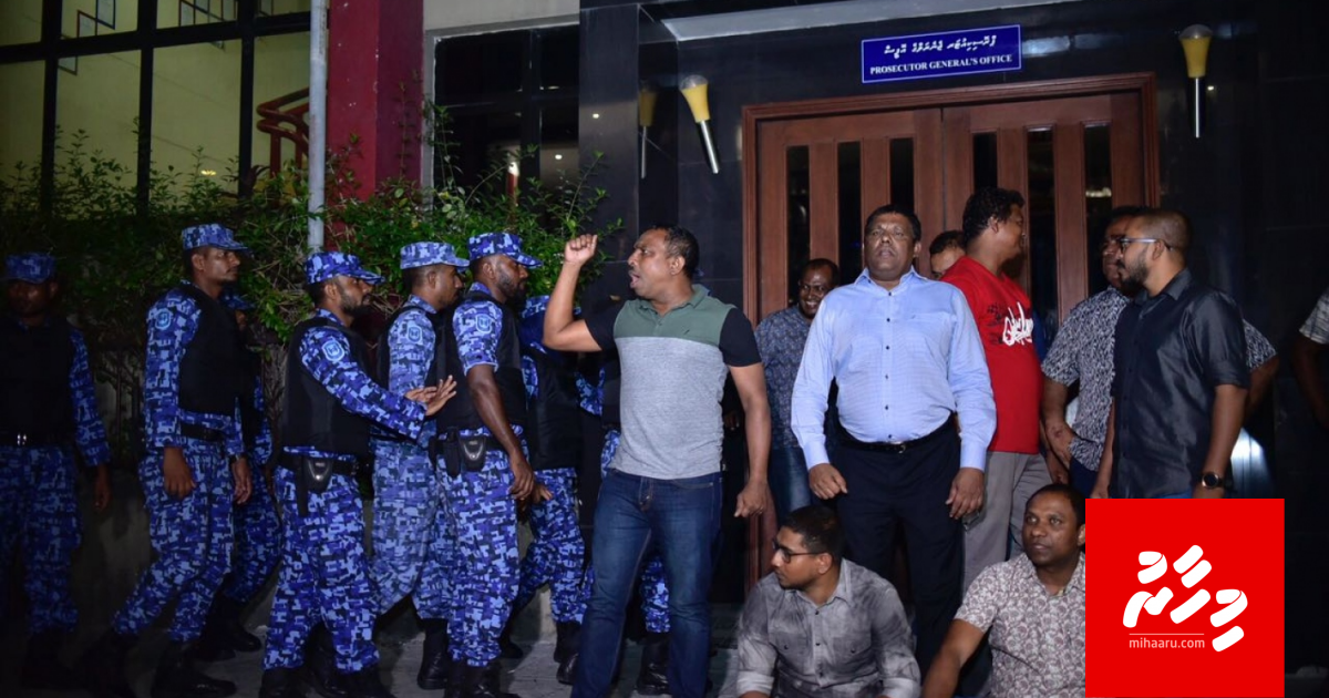 Minivan ve, insaafu ves kashavaru veetha?