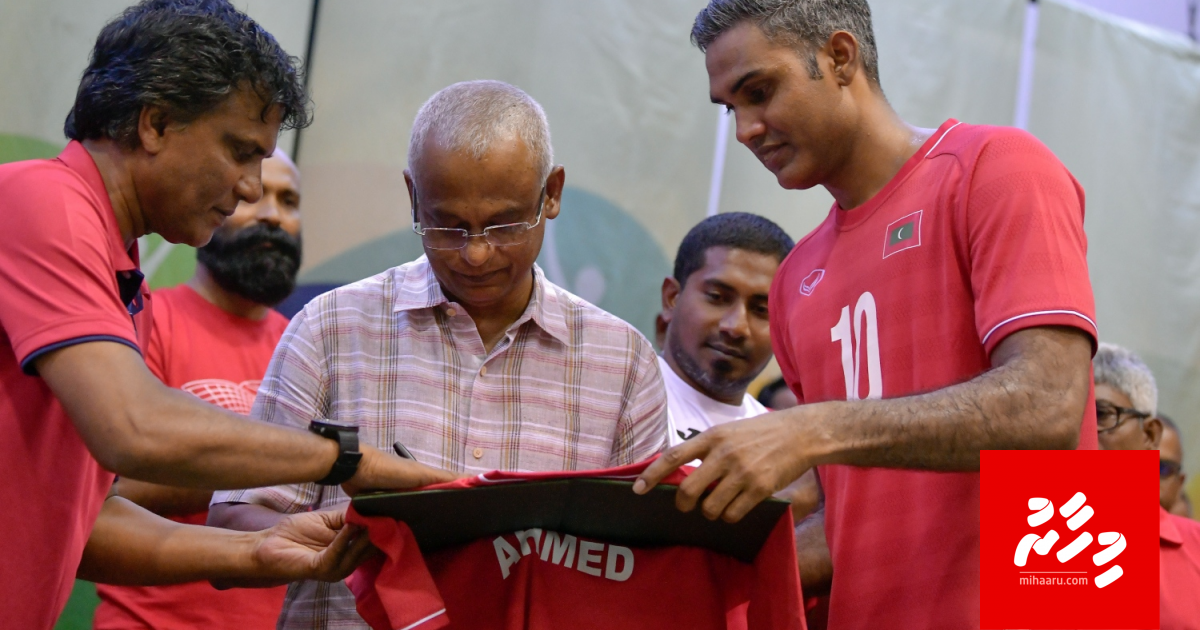 Volley ah gellumeh viya nudheynan: Normalizing Committee