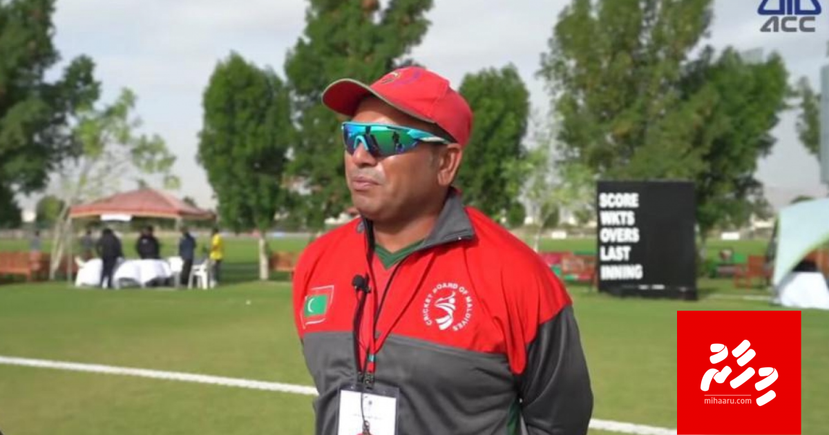 Fuluhun ge athun dhoove  Cricket coach ah "himaayaiy"?