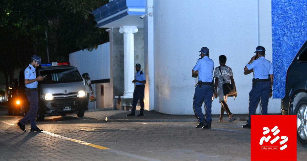 Hiyaanaathaa gulhun huri kamah thuhumathu kurevey fuluhun ge massala balanee