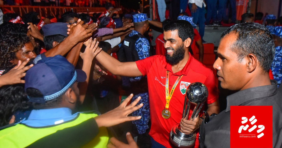 Gaumee captain akram supportarunnaa medhu ummeedhugai