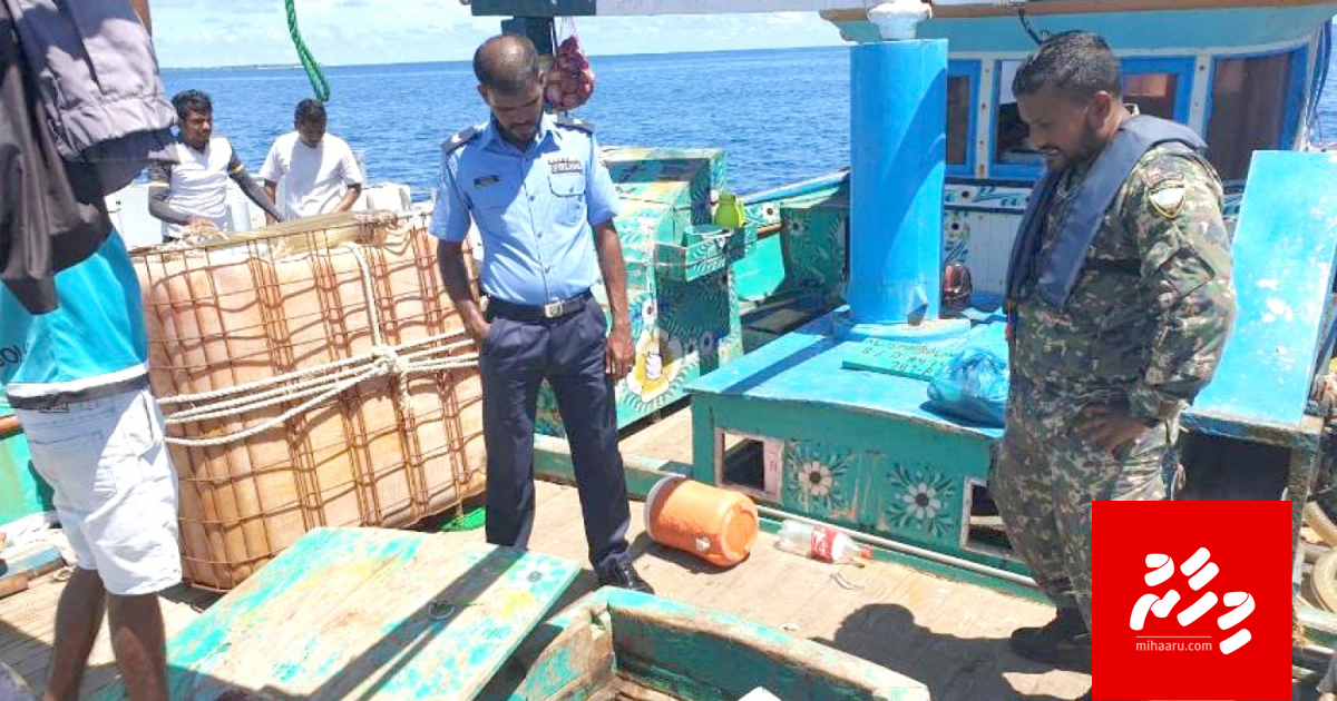 Oyaadhiya Iran ge boat in masthuvaathakethi fennijje