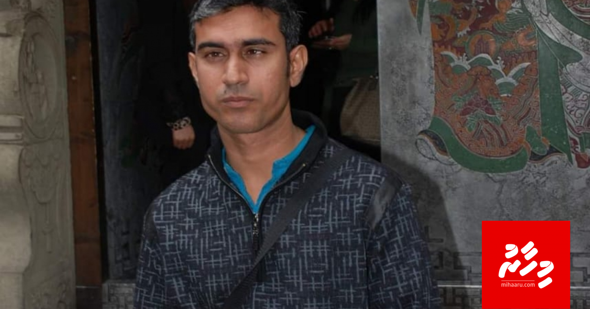 Gellunu meehaa ves, dingy ves adhi nufeney