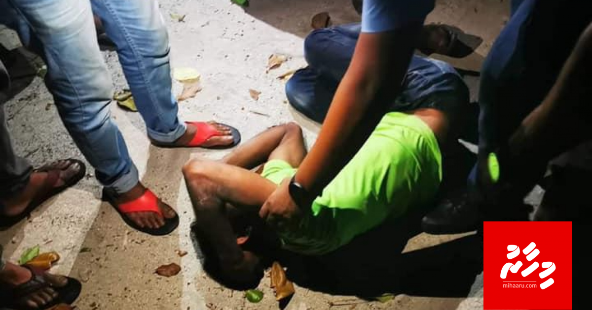 Dharifulhaa behi inzaaru dhin kamah thuhumathukuraa bappa dhookollaifi