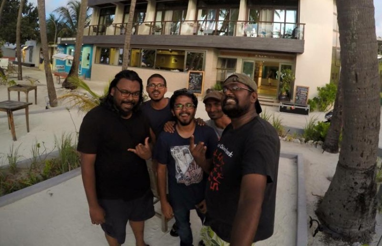 "Bagalhay" baavvaafai Madhoship in "Faree" aa eku