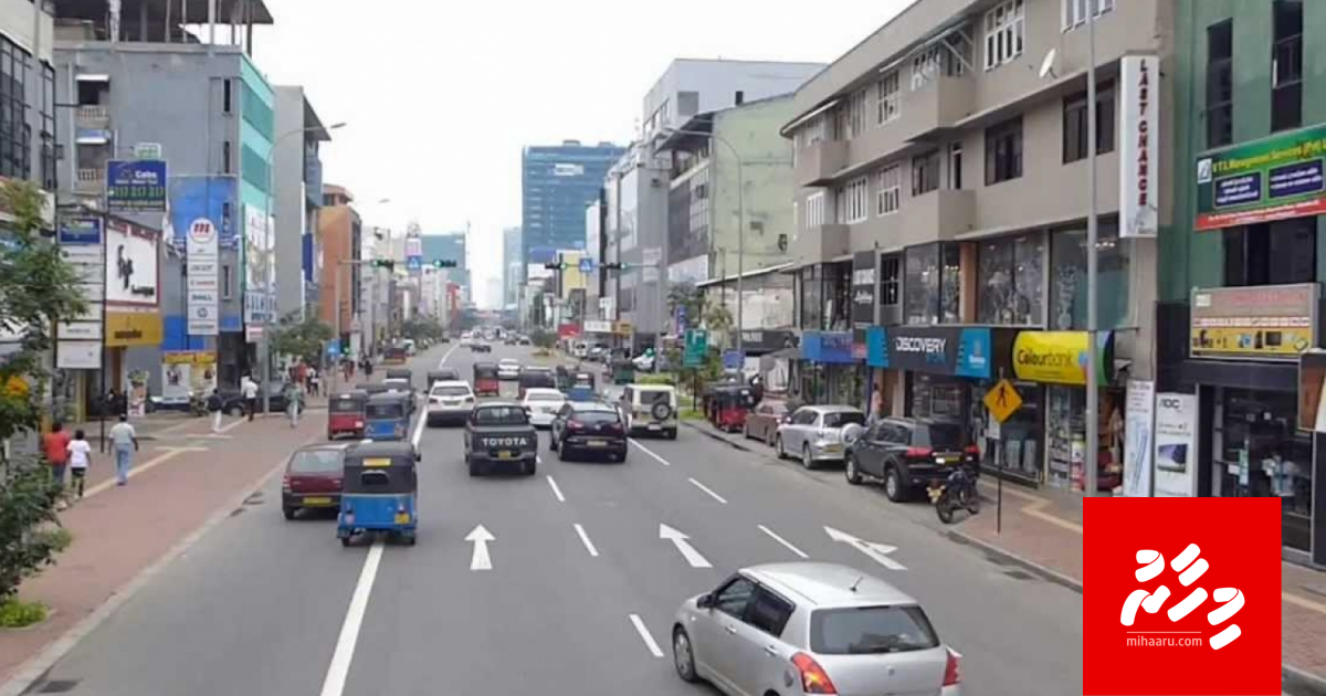 Lanka ah eheege flight Aadheethaigai, konmme aailaa akah 15 kilo