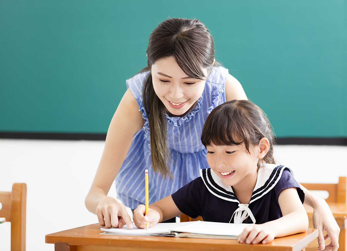 https://s3-ap-southeast-1.amazonaws.com/mindchamps-prod-wp/wp-content/uploads/2017/03/15135127/School-student-writing.jpg