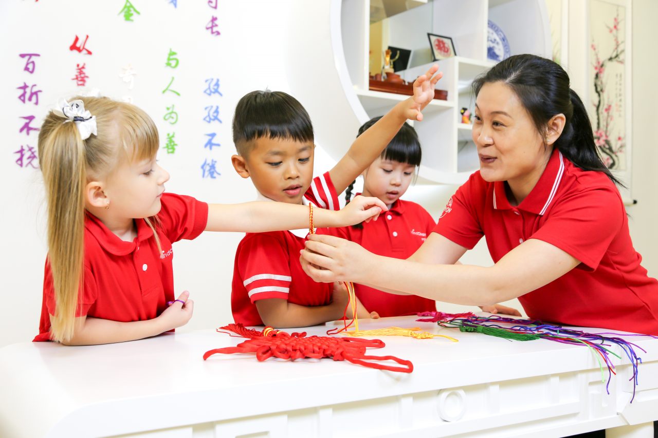 https://s3-ap-southeast-1.amazonaws.com/mindchamps-prod-wp/wp-content/uploads/2017/12/16154237/Chinese-PreSchool-492-of-1116-1280x853.jpg