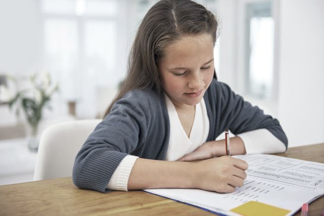 https://s3-ap-southeast-1.amazonaws.com/mindchamps-prod-wp/wp-content/uploads/2018/05/16205441/Girl-doing-worksheet.jpg