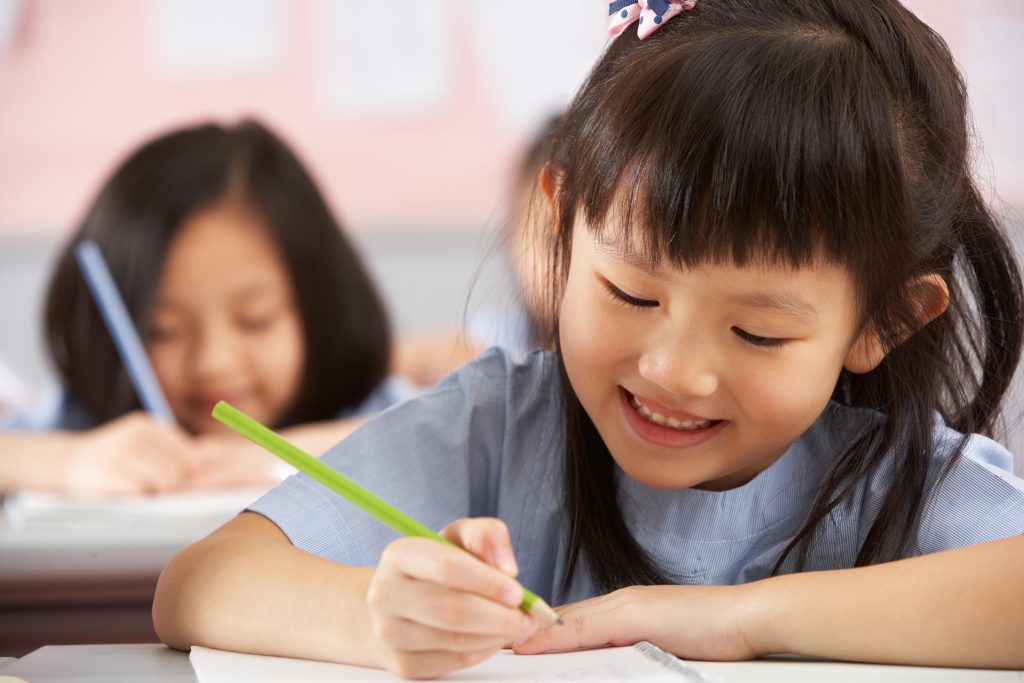 https://s3-ap-southeast-1.amazonaws.com/mindchamps-prod-wp/wp-content/uploads/2018/07/16211516/Kids-writing.jpg