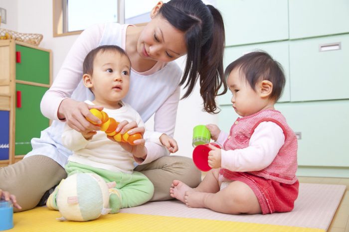 https://s3-ap-southeast-1.amazonaws.com/mindchamps-prod-wp/wp-content/uploads/2018/10/16214137/Nany-with-babies.jpg
