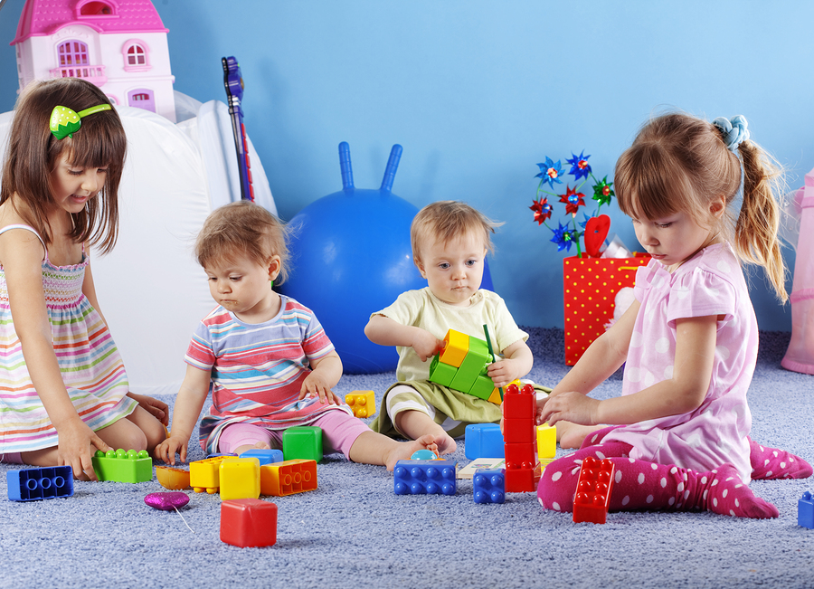 https://s3-ap-southeast-1.amazonaws.com/mindchamps-prod-wp/wp-content/uploads/2018/11/16213639/Toddlers-playing-blocks.jpg