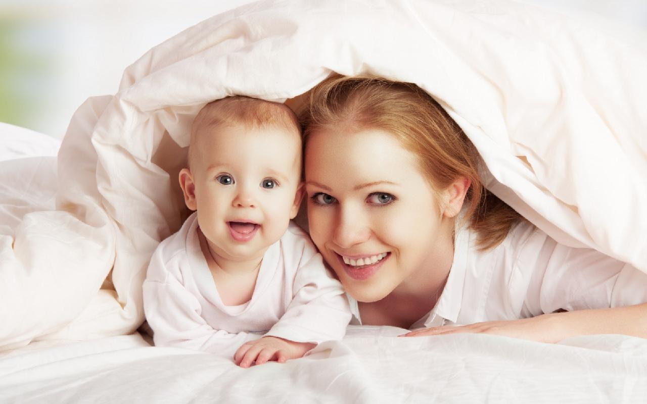 https://s3-ap-southeast-1.amazonaws.com/mindchamps-prod-wp/wp-content/uploads/2018/11/16215321/Mum-with-baby.jpg