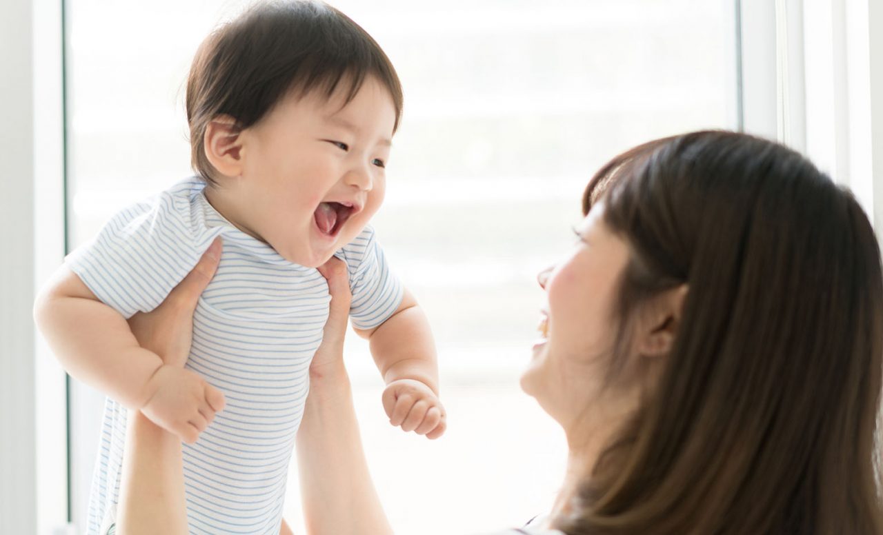 https://s3-ap-southeast-1.amazonaws.com/mindchamps-prod-wp/wp-content/uploads/2019/04/16224515/Asian-mother-and-baby-in-arms-1280x776.jpg