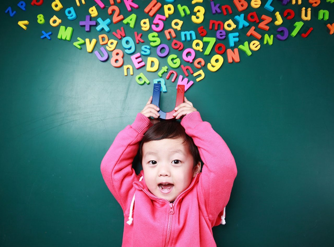 https://s3-ap-southeast-1.amazonaws.com/mindchamps-prod-wp/wp-content/uploads/2019/08/16231007/Child-learning-magnet-1280x948.jpg