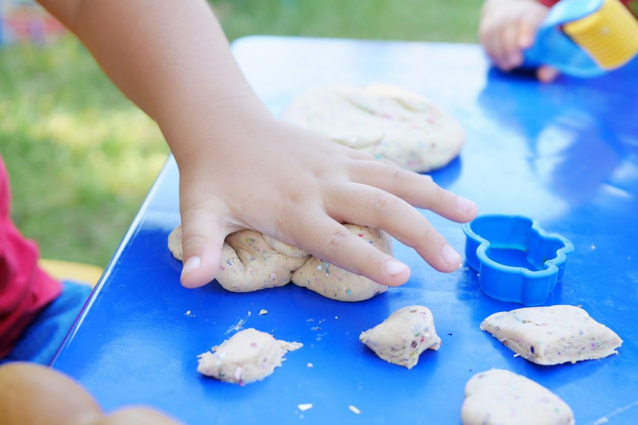 https://s3-ap-southeast-1.amazonaws.com/mindchamps-prod-wp/wp-content/uploads/2020/04/17121959/photo-of-child-s-hand-playing-clay-2425817-1280x853.jpg