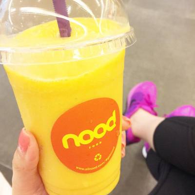 One of the many ways to fight off gloomy weather: 💪🏻+🍊 
.
.
#happyweekend #pure #intenseworkout #purefitness #relax #noodfood #20160612