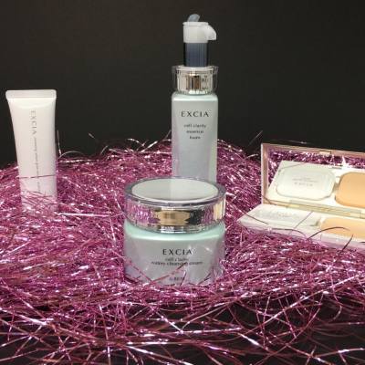由潔面、化妝到卸妝，Albion Excia Whitening 系列讓你每分每秒都呈現無暇美肌✨✨淨亮泡沫潔面乳，深層清潔肌膚的同時有效提亮膚色☺化妝前使用透亮底妝精華，配合滲透緊緻粉底霜，打造完美亮白底妝。卸妝使用淨亮卸妝霜，徹底清除彩妝之餘為肌膚保濕美白💧
.
.
.
#MissTiaraHK #followmisstiara #shoppinginspiration #shopaholic #newlaunch #hkbeauty #hongkong #hkskincare #Albion #AlbionHK #Excia #AlbionExciaWhitening