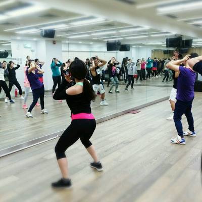 【想唔瘦都難】直播直播! Miss T上緊Miss Tiara同idance既合作既跳舞堂💃睇到我都好想跳埋一份 (話說宜家跳到瘦腰個part lol)
#misstiara #idance #workshop #keepfitsoeasy