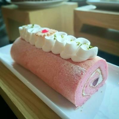 Dolce 88 buffet sakura roll cake