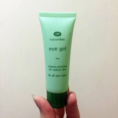 Boots 小黃瓜 eye gel 價格十分之親民😁 15ml 只需港幣$10 簡單做到保濕效果🤗🤗🤗 #boots #cucumber #eyegel #fromthailand