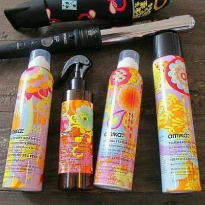 “為何每天造型但髮絲仍能保持水潤亮澤？”
——“因為我只用amika！” “How can your hair keep shiny and silky despite everyday hair set-up?”
——“Because I only use amika!” #amikahk #styling#dailyhaircare #loveyourhair #hairstyling #curler#hairdryer