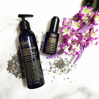 BeautySearch 一向都覺得
睡眠是重要一環
充足睡眠不但對身體健康
同時亦對肌膚有莫大修護

而 Kiehl’s 的 Midnight Recovery 系列
更是我心目中的甜睡皇牌

當中的 Botanical Cleansing Oil
更是期待已久
·
Midnight Recovery 深夜奇肌系列
加入了優質橄欖油、月見草油
還有我喜愛的薰衣草精油

今晚能否擁有美夢就靠她們了

@kiehlshk #kiehls #kiehlshk #midnightrecovery #makeup #makeupremover #squalane #eveningprimrose #lavender #cleansingoil #mrcleansingoil #midnightmagicoil #hkblogger #BeautySearch #beautybloger #blogger #blog #lifestyleblogger #trial #beauty #instabeauty #skincare #makeup #serum #essence #productTrial #BlogShare #BeautyTips #時尚女遊 #Trendsplayground #深夜奇肌 #深夜奇肌精萃潔顏油