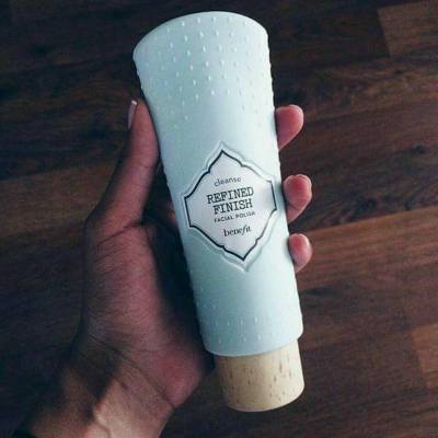 磨砂可以當面膜? 將refined finish 細緻磨砂膏先敷3-5分鐘，浮化肌膚，有助增加肌膚亮澤感；再以指腹輕推按摩，即可清除肌膚表面嘅老化角質層。乾乾淨淨，人都舒服啲啦！#skincaresunday #winterskincare