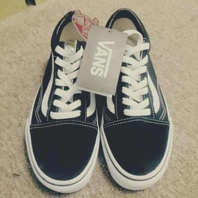 VANS CLASSIC SHOES
真係心頭好
搵左好耐
結果喺韓國買到喇
太興奮!!
#我想返工去shopping #vans #買鞋