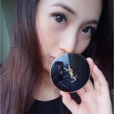 終於試佐啦 好耐冇用過bb cushion 差d唔識用 哈哈
出左大半日街 出汗 個妝都keep 到 冇補過
呢隻cushion 又薄又貼👍🏻👍🏻👍🏻👍🏻 
#我想返工去shopping#ysl#cushion