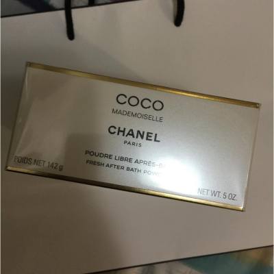 Chanel Mademoiselle fresh after bath powder ~ 味道正過上年出嘅No 5 , more sexy ~ mare sweet ! 限量有買趁手❤️
