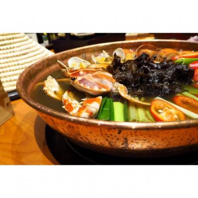 食火鍋不分季節，這個蝦兵蟹將鍋味鮮料靚，湯底非常鮮甜！

#thedrunkenpot #hotpot #crab #prawn #seafood #火鍋 #海鮮 #蝦 #蟹 #foodie #foodblogger #foodlover