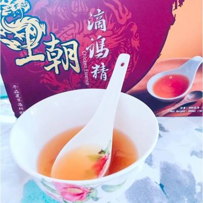 王朝滴雞精（香港） Wang Chao 補身、調理、增強抵抗力之皇朝滴雞精 🐔 
     台灣名物王朝滴雞精在台灣已經風行了一段時間, 近年終於可以在香港買到 🐔冬蟲夏草『王朝滴雞精』，含有冬蟲夏草菌絲體，能提高免疫力，調理身體機能。
       經期者及懷孕媽媽不宜飲用，適合大部份體質的朋友飲用，包括︰產後媽媽，年長的朋友以及經常捱夜的朋友。
對於我成日夜訓嘅人、同埋免疫力差嘅我、非常好💕、雞精味道仲好濃郁、好好味
       於台灣工廠生產，由屠宰、生產到包裝均一站式完成，公司及食品加工廠均有雙國際認證 HACCP &
ISO22000，整個製作過程以透明化管理，衛生及品質均得到保證，大家可以更放心飲用。
     王朝滴雞精產品係盞記燕窩專門店有售, 亦可以喺官方網店訂購 (2盒或以上可享免費送貨, 另設貨到付款服務)

【王朝滴雞精 - 冬蟲夏草)】65ml裝10包/盒 
http://www.wangchao.com.hk
#nice   #New  #王朝滴雞精