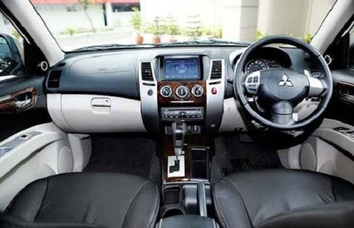 mitsubishi-pajero-interior