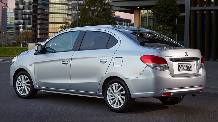 mitsubishi-mirage-belakang
